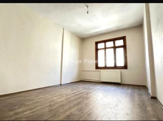 MEHMET AKİF MH. HADİMİ CD. YAKINI İÇİ BAKIMLI 3+1 SATILIK DAİRE