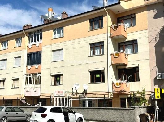 MEHMET AKİF MH. HADİMİ CD. YAKINI İÇİ BAKIMLI 3+1 SATILIK DAİRE