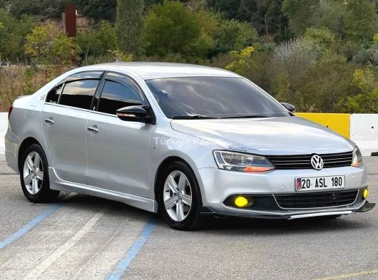 TR DE TEK ORJİNAL 269 BİN KM DE 2012 WW JETTA MAKYAJLI YENİ KASA 6 İLERİ VİTES TAKAS VARDIR