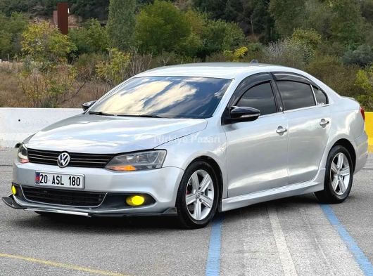 TR DE TEK ORJİNAL 269 BİN KM DE 2012 WW JETTA MAKYAJLI YENİ KASA 6 İLERİ VİTES TAKAS VARDIR