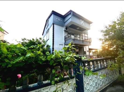 5+1 TRİPLEKS – CADDE ÜSTÜ – OKUL KARŞISI – ULAŞIM SORUNSUZ!