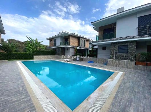 Kuşadası Davutlar’da Villa Konseptinde Çatı Dublex Daire 