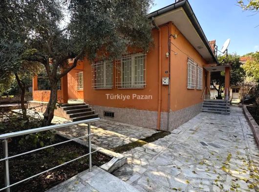 NAZİLLİ ŞİRİNEVLER MAHALLESİ SATILIK AVLULU KARGİR EV