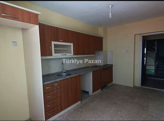 NAZİLLİ ŞİRİNEVLER MAHALLESİ SATILIK AVLULU KARGİR EV