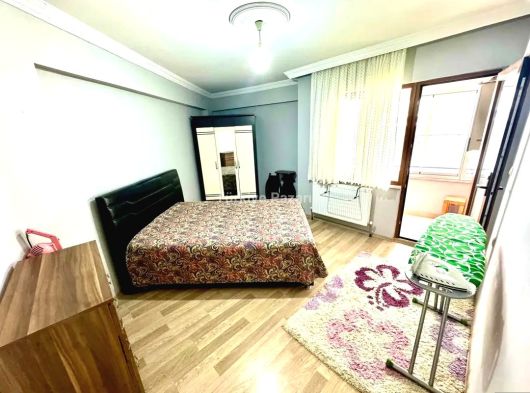 Bandırma Uzman Emlak tan Ordu Caddesine Yakın Çarşıda 8 Yıllık - Ara Kat - EŞYALI 2+1 Kiralık Daire