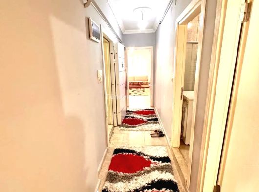 Bandırma Uzman Emlak tan Ordu Caddesine Yakın Çarşıda 8 Yıllık - Ara Kat - EŞYALI 2+1 Kiralık Daire