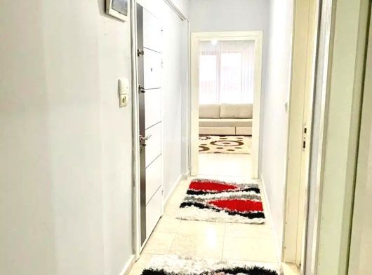 Bandırma Uzman Emlak tan Ordu Caddesine Yakın Çarşıda 8 Yıllık - Ara Kat - EŞYALI 2+1 Kiralık Daire