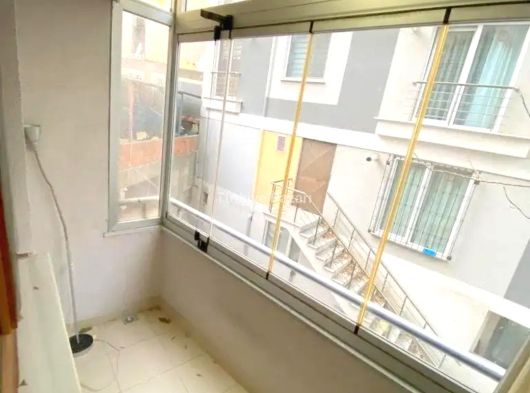 Bandırma Uzman Emlak tan Ordu Caddesine Yakın Çarşıda 8 Yıllık - Ara Kat - EŞYALI 2+1 Kiralık Daire