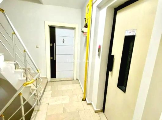 Bandırma Uzman Emlak tan Ordu Caddesine Yakın Çarşıda 8 Yıllık - Ara Kat - EŞYALI 2+1 Kiralık Daire