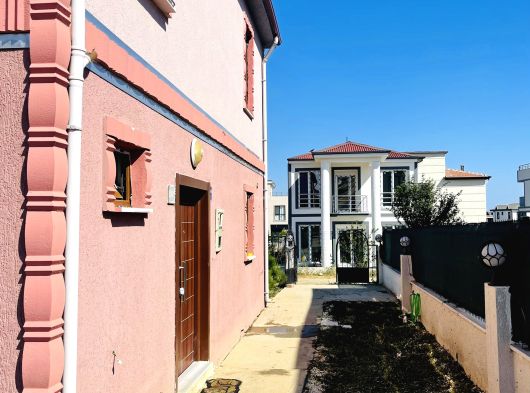 TEKİRDAĞ YENİCE DE DENİZ MANZARALI VİLLA