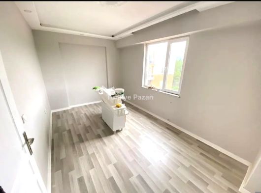 HAVUZLU SİTE İÇERİSİNDE KATTA YATIRIMLIK 2+1 HERŞEYİ AYRI