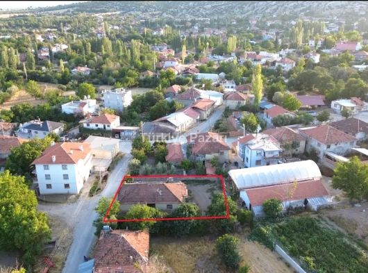 KORKUTELİ YELTENDE 623 M2 2 KATLI KERPİÇ EV VE ARSASI