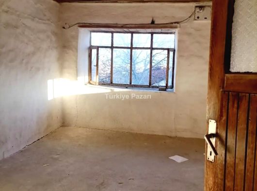 KORKUTELİ YELTENDE 623 M2 2 KATLI KERPİÇ EV VE ARSASI