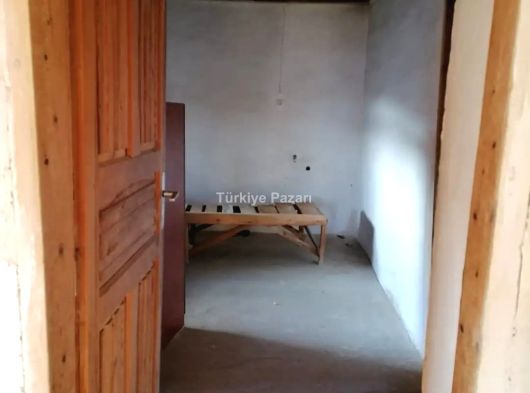 KORKUTELİ YELTENDE 623 M2 2 KATLI KERPİÇ EV VE ARSASI