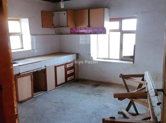 KORKUTELİ YELTENDE 623 M2 2 KATLI KERPİÇ EV VE ARSASI