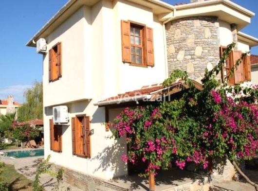 Çeşme’de Özel Havuzlu Müstakil Kiralık Villa