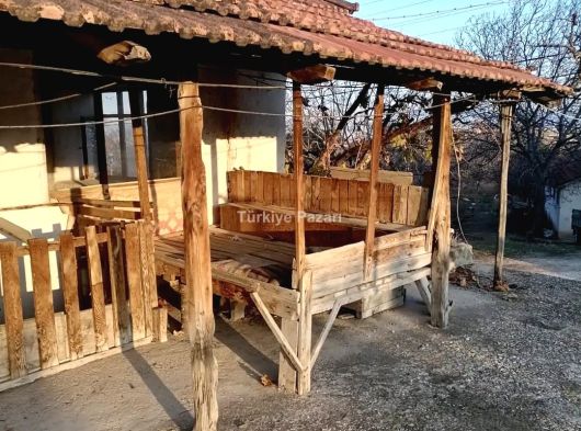 KORKUTELİ YELTENDE 623 M2 2 KATLI KERPİÇ EV VE ARSASI