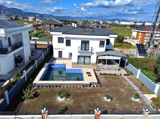 DÖŞEMEALTI YEŞİLBAYIRDA 620 M2 ARSA İÇERİSİNDE MÜSTAKİL VİLLA