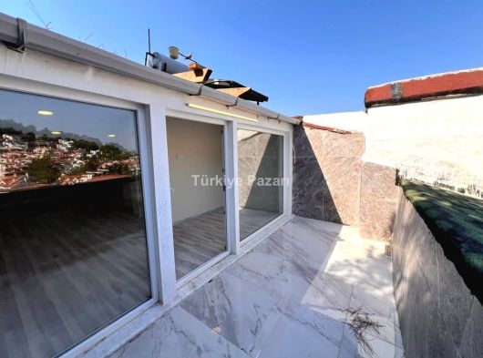 Armutalan'da 2 Bölümlü Satılık 5+2 Bakımlı Villa