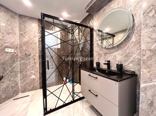 Armutalan'da 2 Bölümlü Satılık 5+2 Bakımlı Villa