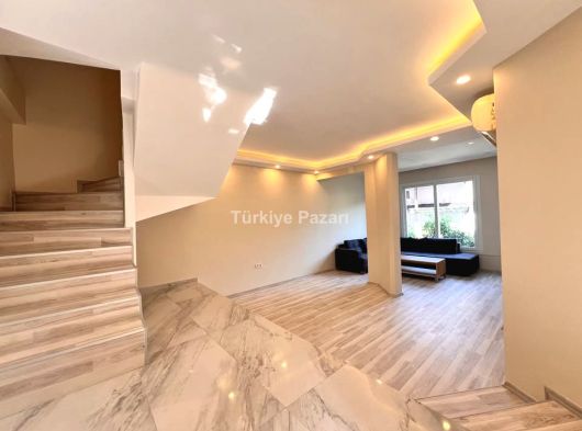 Armutalan'da 2 Bölümlü Satılık 5+2 Bakımlı Villa