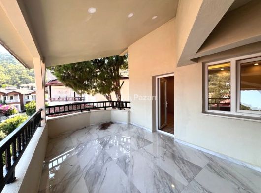 Armutalan'da 2 Bölümlü Satılık 5+2 Bakımlı Villa
