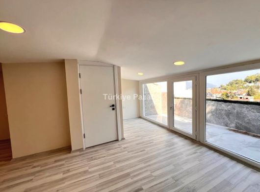 Armutalan'da 2 Bölümlü Satılık 5+2 Bakımlı Villa