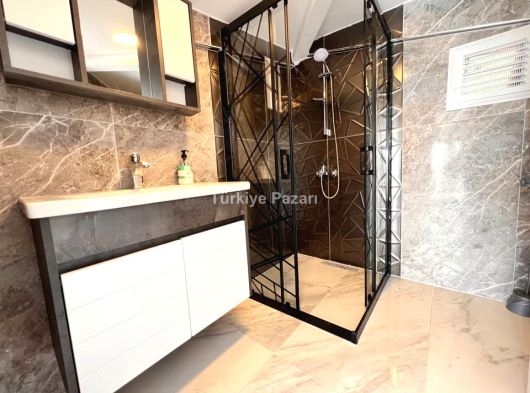 Armutalan'da 2 Bölümlü Satılık 5+2 Bakımlı Villa