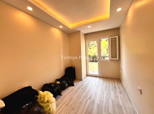 Armutalan'da 2 Bölümlü Satılık 5+2 Bakımlı Villa