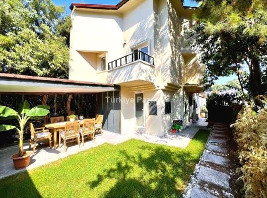 Marmaris'te Doğa İçinde Ortak Havuzlu 5+2 Tam Müstakil Villa