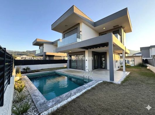 KUŞADASI GÜZELÇAMLIDA LÜX FIRSAT VİLLA