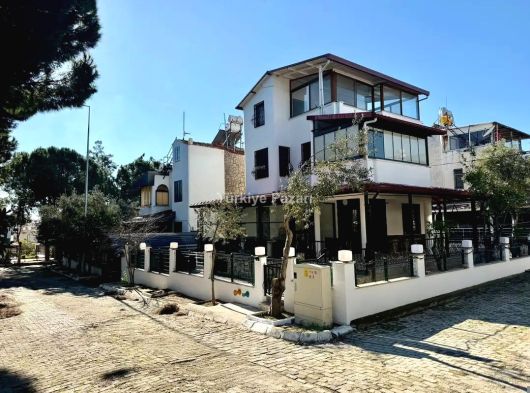 KUŞADASI SOĞUCAK’TA LÜKS YAŞAMA HAZIR TRİPLEKS İKİZ VİLLA