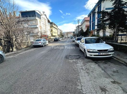 MAMAK KAYAŞ MAHALLESİ TREN İSTASYONU MUHTARLIK DİBİNDE SATILIK 2+1