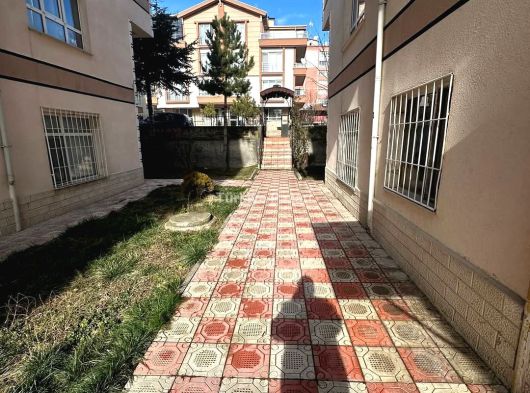 MAMAK KAYAŞ MAHALLESİ TREN İSTASYONU MUHTARLIK DİBİNDE SATILIK 2+1