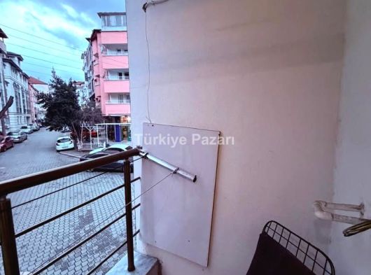 ÇINARDA ÖN CEPHE BALKONLU EŞYALI FIRSAT 1+1 SATILIK APART