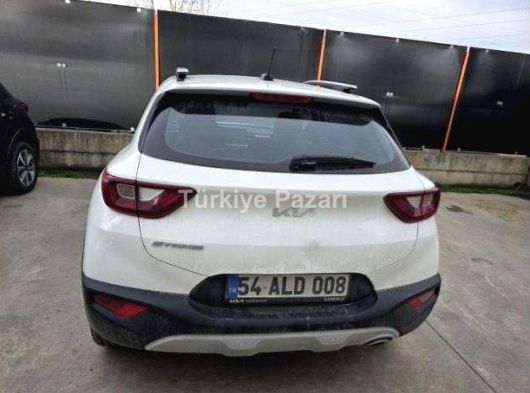 AZ HASARLI KIA STONIC PRESTIGE 1.4 100 AT 2022 TAMPON