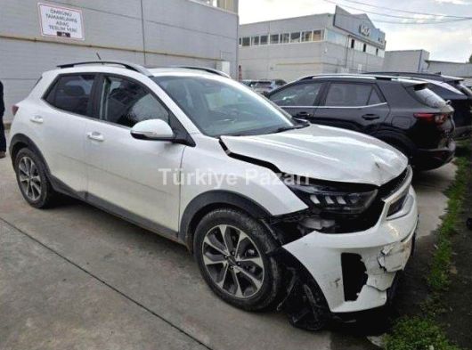 AZ HASARLI KIA STONIC PRESTIGE 1.4 100 AT 2022 TAMPON