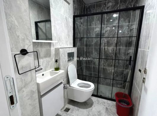 ÇEÇENDEN RUMELİ DE CADDE CEPHE 2+1 KİRALIK DAİRE MASRAFSIZ EBEVEYN BANYOLU