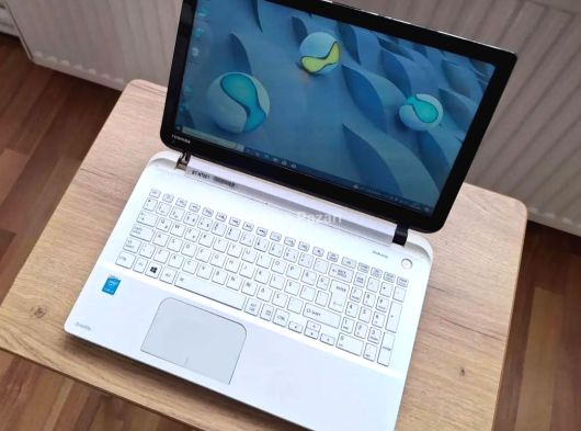 TOSHİBA İ5 5.NESİL 8GB RAM 2GB HARİCİ 4GB DAHİLİ TOP.6GB E.KARTI 240GB SSD HD 4SAAT ŞARJ TEMİZ SRNSZ