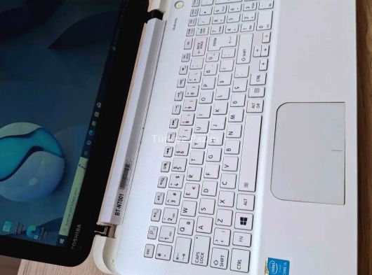 TOSHİBA İ5 5.NESİL 8GB RAM 2GB HARİCİ 4GB DAHİLİ TOP.6GB E.KARTI 240GB SSD HD 4SAAT ŞARJ TEMİZ SRNSZ