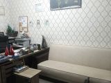 ÇATALCA'nın kalbinde, merkezi lokasyonda yer almaktadır. Hazır Kurulu Düzen: Emlak ofisi olarak dekore edilmiş, eşyalarıyla birlikte devren Satılıktır.
