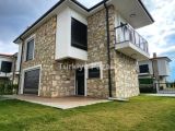 Kuşadası Davutlar’da Taş Kaplama Özel Havuzlu Müstakil Villa