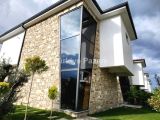 Kuşadası Davutlar’da Taş Kaplama Özel Havuzlu Müstakil Villa