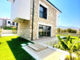 Kuşadası Davutlar’da Taş Kaplama Özel Havuzlu Müstakil Villa