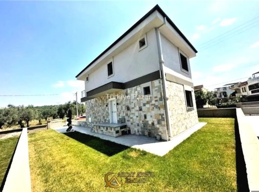 BURHANİYE PELİTKÖYDE AYGÜLDEN SIFIR TAM BAĞIMSIZ HUZUR VE KONFORA ADIM ATACAĞINIZ SATILIK 4+1 VİLLA