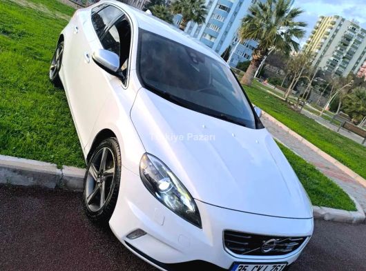 ORJİNAL HATASIZ DEGİSENSİZ BOYASİZ VOLVO V40 R DEİSİNG FULL SERVİS BAKIMLI MASRAFSIZ DİZEL OTOMATİK