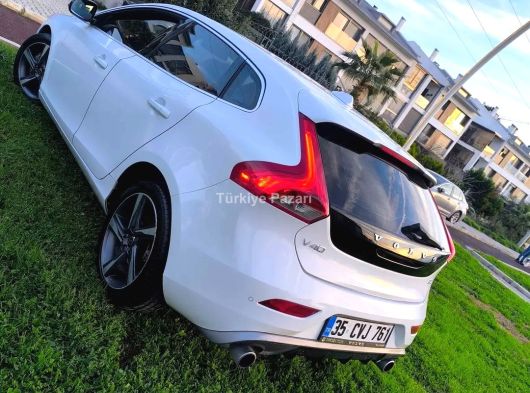 ORJİNAL HATASIZ DEGİSENSİZ BOYASİZ VOLVO V40 R DEİSİNG FULL SERVİS BAKIMLI MASRAFSIZ DİZEL OTOMATİK