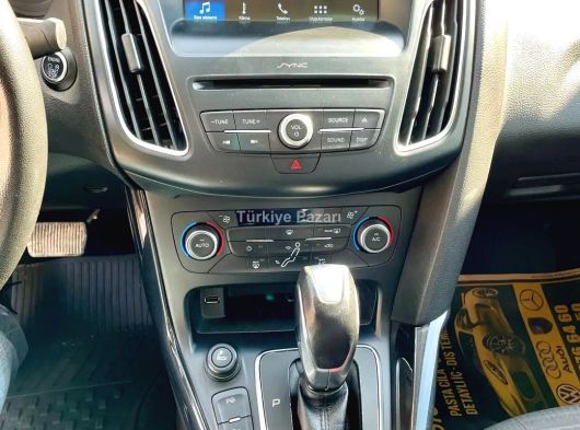 2017 FORD FOCUS