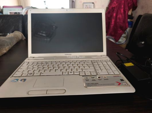 İLK SAHİBİNDEN TOSHİBA SATELLİTE C660 LAPTOP
