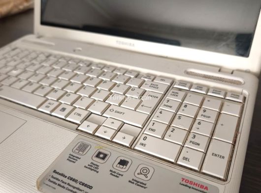 İLK SAHİBİNDEN TOSHİBA SATELLİTE C660 LAPTOP